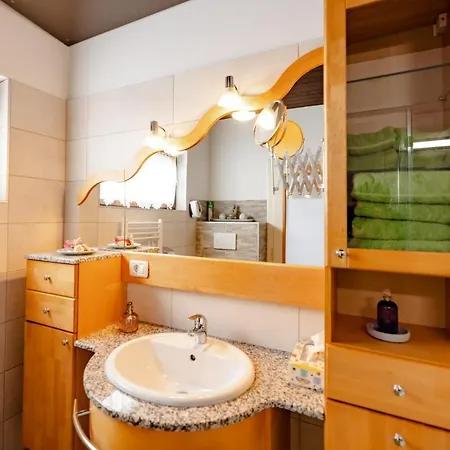 Semesterbostad Birker *